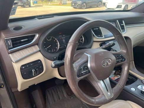 Used 2019 INFINITI QX50 Essential w/ Sensory Package FWD image 10