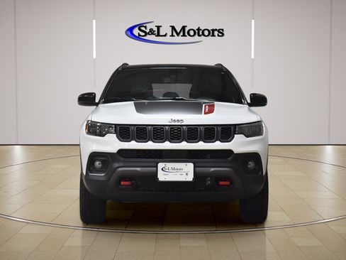Used 2025 Jeep Compass Trailhawk AWD/4WD image 2