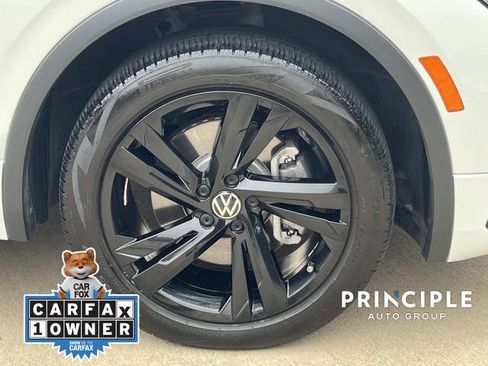 Used 2024 Volkswagen Tiguan SE R-Line image 4