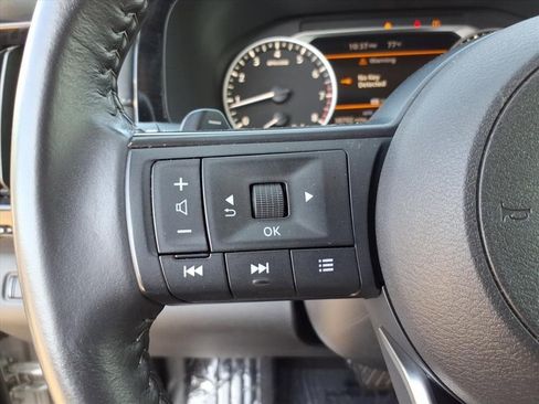 Used 2024 Nissan Pathfinder SV image 16