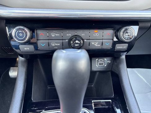 Used 2024 Jeep Compass Limited AWD/4WD image 31