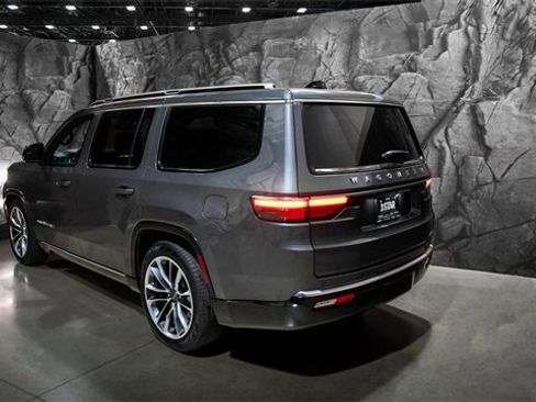 Used 2024 Jeep Wagoneer Series III w/ Premium Group I image 17
