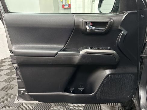 Used 2021 Toyota Tacoma TRD Off-Road w/ Technology Package AWD/4WD image 20