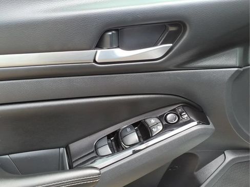 Used 2023 Nissan Altima 2.5 SV AWD/4WD image 11