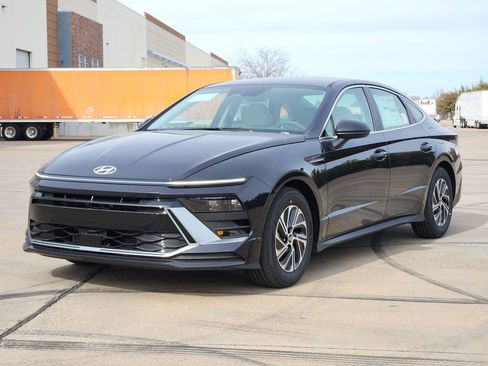 New 2026 Hyundai Sonata Blue FWD image 2
