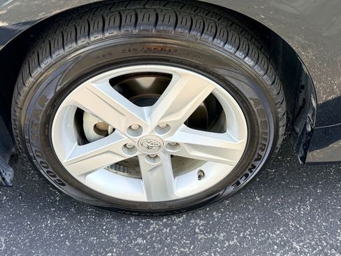 Used 2012 Toyota Camry L image 17