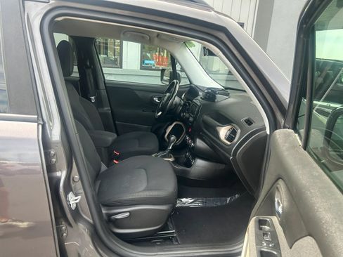 Used 2017 Jeep Renegade Latitude AWD/4WD image 24