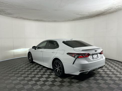 Used 2023 Toyota Camry SE w/ Convenience Package FWD image 5