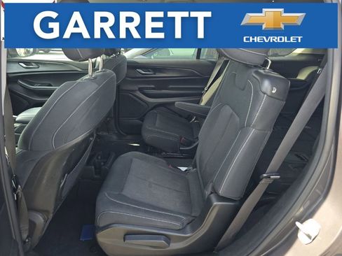 Used 2023 Jeep Grand Cherokee L Laredo image 8