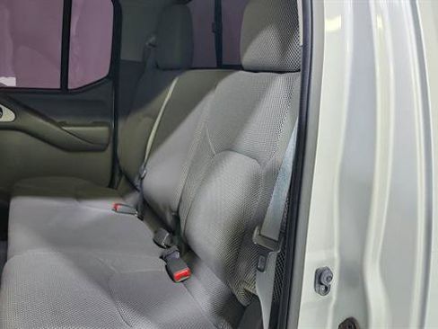 Used 2014 Nissan Frontier SV RWD image 18