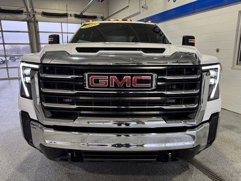 Used 2025 GMC Sierra 3500 SLE w/ SLE Value Package image 3