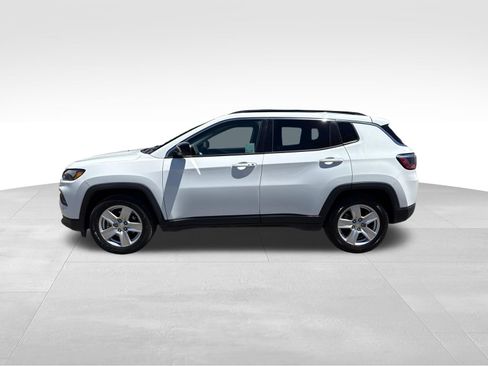 Used 2022 Jeep Compass Latitude FWD image 2