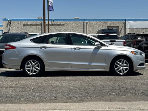 Used 2014 Ford Fusion SE FWD image 8