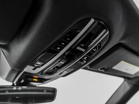 Used 2023 Porsche Cayenne image 32