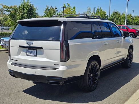 Used 2025 Cadillac Escalade ESV Sport Platinum w/ LPO, ONYX Package AWD/4WD image 5