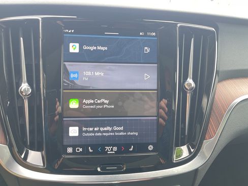 Used 2025 Volvo V60 B5 Cross Country Plus image 23