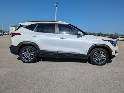 Certified 2023 Kia Seltos S w/ Navigation Package image 4