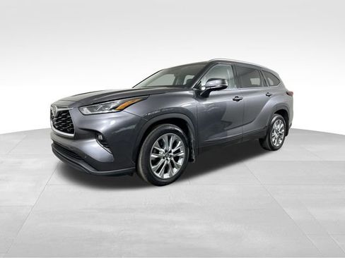 Used 2024 Toyota Highlander Limited image 2