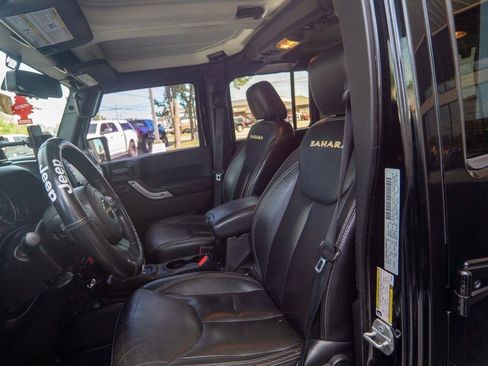 Used 2015 Jeep Wrangler Unlimited Sahara w/ Max Tow Package AWD/4WD image 16