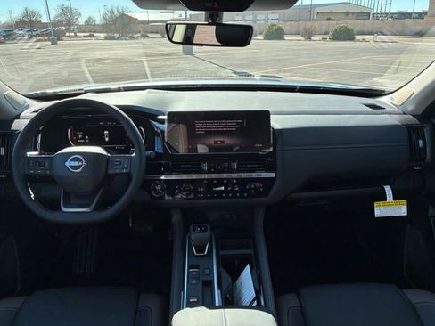 New 2026 Nissan Pathfinder Platinum image 11