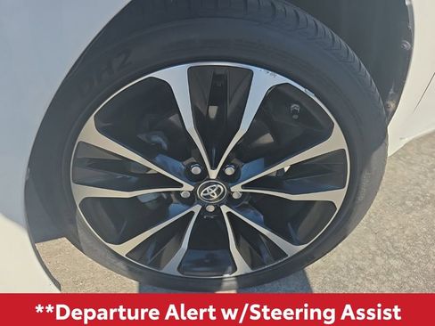 Used 2018 Toyota Corolla L image 3