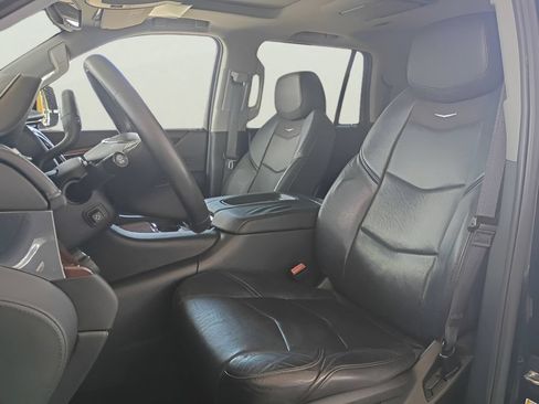 Used 2016 Cadillac Escalade Luxury AWD/4WD image 4