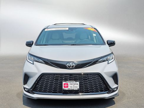 Used 2026 Toyota Sienna XSE AWD/4WD image 8