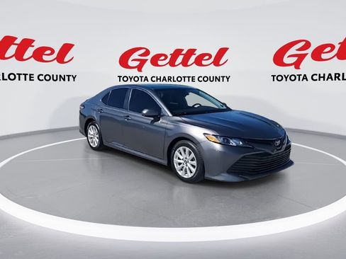 Used 2019 Toyota Camry XLE image 2