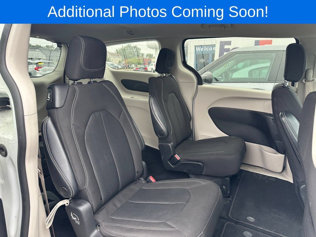 Used 2022 Chrysler Voyager LX FWD image 7
