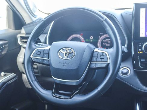 Used 2023 Toyota Highlander Limited FWD image 16