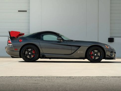 Used 2009 Dodge Viper ACR RWD image 10