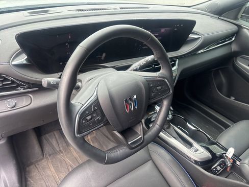Used 2024 Buick Envista Sport Touring w/ Convenience I Package FWD image 3