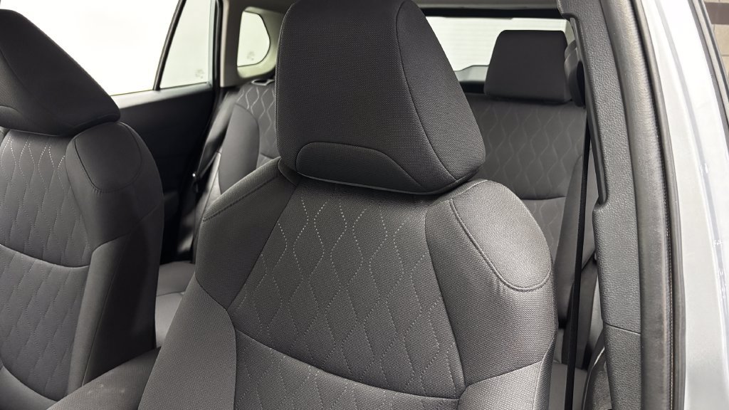 Certified 2025 Toyota Corolla Cross LE FWD image 16