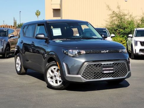 Used 2025 Kia Soul LX w/ LX Technology Package FWD image 2