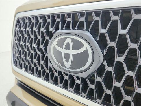 Used 2018 Toyota Tacoma TRD Off-Road AWD/4WD image 23