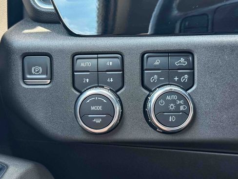 Used 2022 GMC Sierra 1500 SLT AWD/4WD image 34