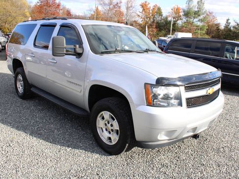 Used 2014 Chevrolet Suburban LS image 4
