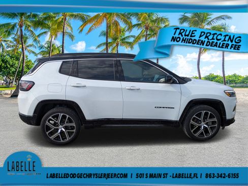 Used 2024 Jeep Compass Limited w/ Elite Group AWD/4WD image 2