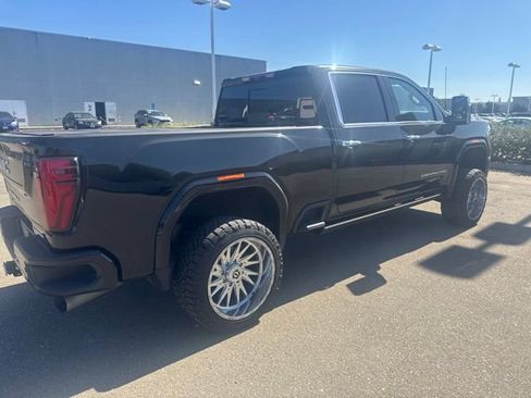 Used 2024 GMC Sierra 2500 Denali Ultimate AWD/4WD image 8