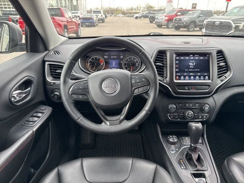 Used 2019 Jeep Cherokee Trailhawk w/ Comfort/Convenience Group AWD/4WD image 20