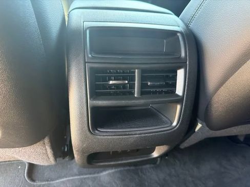 Used 2025 Cadillac XT5 Luxury FWD image 19