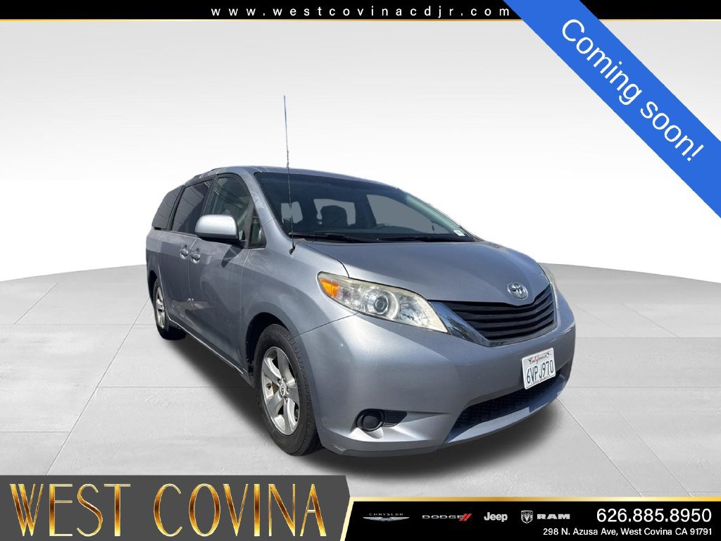 Used 2012 Toyota Sienna LE w/ Towing Pkg FWD image 1