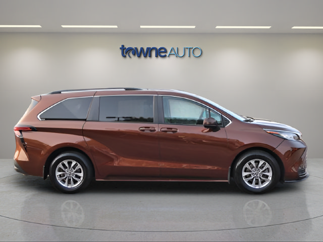 Used 2022 Toyota Sienna LE FWD image 6
