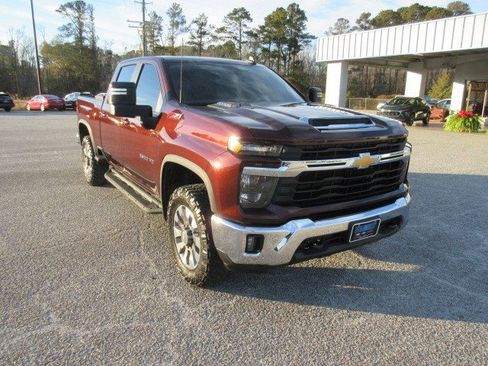 Used 2024 Chevrolet Silverado 2500 LT image 4