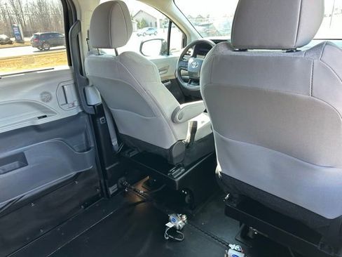 Used 2024 Toyota Sienna LE image 14