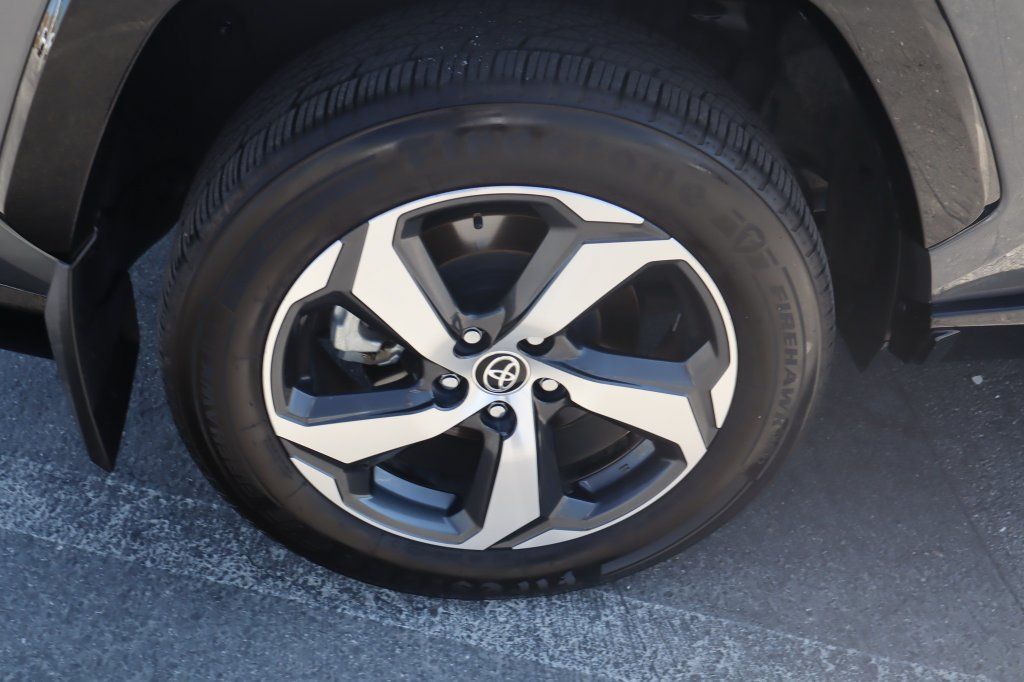 Used 2021 Toyota RAV4 SE w/ Weather & Moonroof Package AWD/4WD image 11