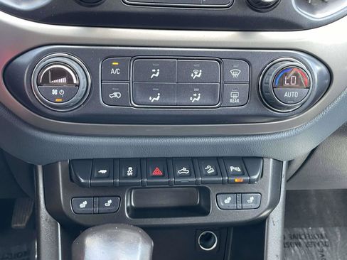 Used 2022 Chevrolet Colorado Z71 RWD image 31