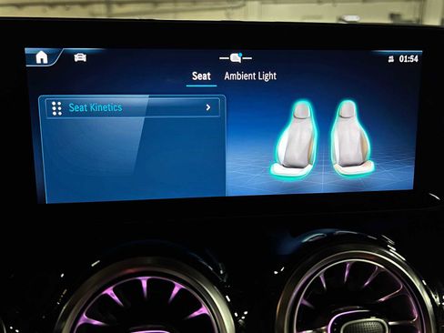 Used 2025 Mercedes-Benz GLA 250 4MATIC image 31