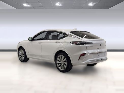 Used 2024 Buick Envista Avenir image 2