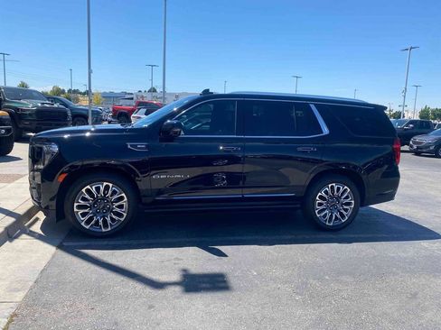 Used 2024 GMC Yukon Denali Ultimate AWD/4WD image 3